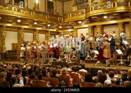 Interpretation von Mozarts Oper die Zauberflöte. Wiener Mozart Orchester, Goldener Saal. Musikverein. Wien, Österreich. Stockfoto