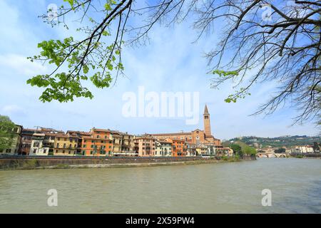Panoramablick auf Verona und Etsch rvier, Veneto, Italien Stockfoto