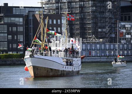 Malmö, Schweden, Mittwoch, 08. Mai 2024. Das Schiff „Handala“ landet am Mittwoch, 08. Mai 2024 im Hafen von Malmö, Schweden, an. Der Besuch des Schiffes in Gaza und die Demonstration im Zusammenhang damit sind Teil der Proteste gegen die Teilnahme Israels an der 68. Ausgabe des Eurovision Song Contests (ESC) in der Malmö Arena. Foto: Johan Nilsson/TT/Code 50090 Credit: TT News Agency/Alamy Live News Stockfoto