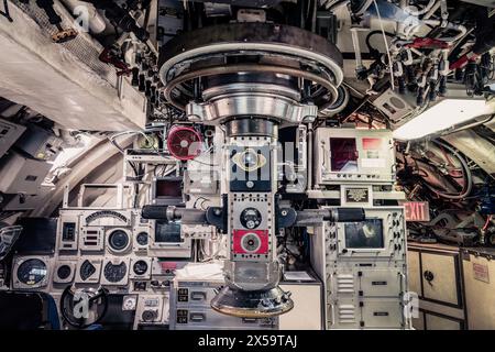 Periskop und Kommandos Dashboard im U-Boot USS Dolphin, San Diego Stockfoto