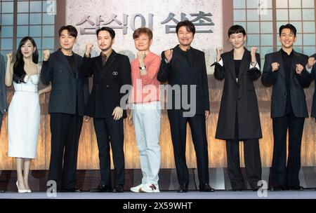 Seoul, Südkorea. Mai 2024. (L bis R) amerikanische Sängerin und Schauspielerin Tiffany Young, Mitglied der K-Pop Girl Group Girls Generation, südkoreanische Schauspieler Seo Hyeon-woo, Byun Yo-han, Regisseur Shin Yeon-Shick, Schauspieler Song Kang-ho, Jin Ki-joo, JU Jin-Mo nimmt am 8. Mai 2024 an einem Fotogespräch für das Disney-Drama Uncle Samsik Press Conference im Grand Intercontinental Seoul Hotel in Seoul, Südkorea, Teil. Der Film wird am 15. Mai 2024 eröffnet. (Foto: Lee Young-HO/SIPA USA) Credit: SIPA USA/Alamy Live News Stockfoto