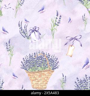 Lavendel- und Schmetterlingsmuster. Strauß purpurner Blüten in Korbkörben. Aquarell Hand gezeichneter Illustrationshintergrund mit Blumenplan Stockfoto