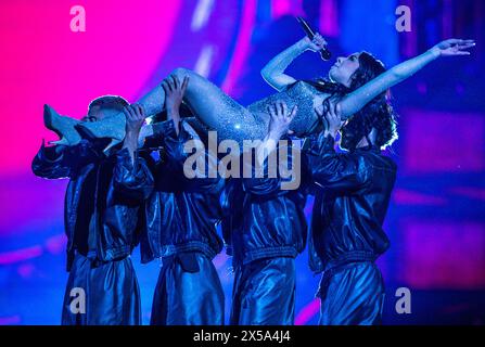8. Mai 2024, Schweden, Malmö: Sarah Bonnici aus Malta mit dem Song Loop auf der Bühne des Eurovision Song Contests (ESC) 2024 während der Proben für das zweite Halbfinale am 9. Mai 2024 in der Malmö Arena. Das Motto des weltweit größten Gesangswettbewerbs lautet „United by Music“. Foto: Jens Büttner/dpa Stockfoto