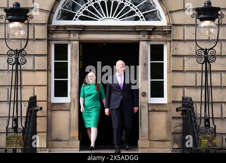 Kate Forbes und der neu ernannte erste schottische Minister John Swinney verlassen Bute House in Edinburgh, nachdem er sie als stellvertretender erster Minister ernannte, als er sein Kabinett zusammenstellte. Bilddatum: Mittwoch, 8. Mai 2024. Stockfoto