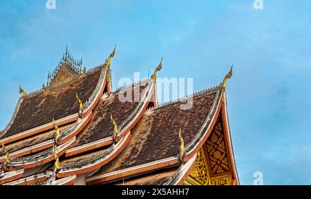 Dach des Pavillons Wat Ho Pha Bang, Königspalast, Luang Prabang, Laos Stockfoto