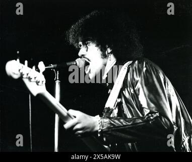 Phil Lynott, Leadsänger der irischen Rockband Thin Lizzy, tritt am 29. Juli 1978 live in London auf. Stockfoto