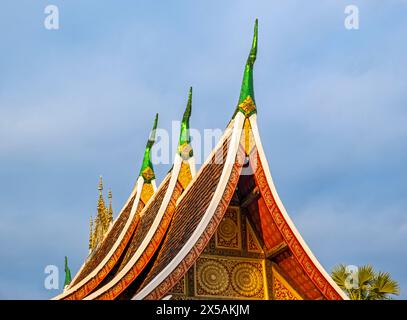 Dach der Ordinationshalle von Wat Xieng Thong SIM, Luang Prabang, Laos Stockfoto