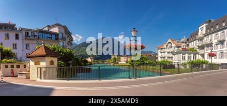 Altstadt und Aare, Interlaken, wichtiges touristisches Zentrum im Berner Hochland, Schweiz Stockfoto