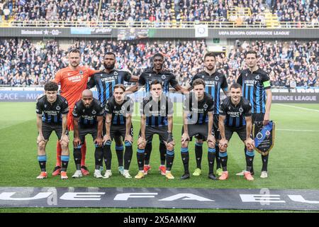 Brügge, Belgien. Mai 2024. Die Spieler des Clubs wurden am Mittwoch, den 08. Mai 2024, dem Rückspiel des Halbfinales der UEFA Conference League, zu Beginn eines Fußballspiels zwischen dem belgischen Club Brugge KV und dem italienischen ACF Fiorentina, dargestellt. BELGA FOTO BRUNO FAHY Credit: Belga News Agency/Alamy Live News Stockfoto