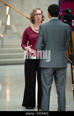 Edinburgh, Schottland, Großbritannien. Mai 2024. IM BILD: Lorna Slater MSP, Co-Leader der Scottish Green Party, wurde im schottischen Parlament in Holyrood interviewt. Credit: Colin D Fisher Credit: Colin Fisher/Alamy Live News Stockfoto