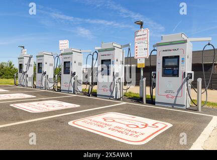 InstaVolt EV-Ladestation für Elektrofahrzeuge, Suffolk. UK Stockfoto