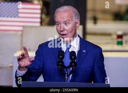 Sturtevant, Usa. Mai 2024. Präsident Joe Biden spricht am Mittwoch, den 8. Mai 2024, am Gateway Technical College in Sturtevant, Wisconsin. Biden kündigte an, dass Microsoft 3,3 Milliarden US-Dollar in die Errichtung eines Zentrums für künstliche Intelligenz im nahe gelegenen Racine, Wisconsin, investieren will. Foto: Tannen Maury/UPI Credit: UPI/Alamy Live News Stockfoto