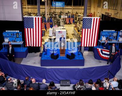 Sturtevant, Usa. Mai 2024. Präsident Joe Biden spricht am Mittwoch, den 8. Mai 2024, am Gateway Technical College in Sturtevant, Wisconsin. Biden kündigte an, dass Microsoft 3,3 Milliarden US-Dollar in die Errichtung eines Zentrums für künstliche Intelligenz im nahe gelegenen Racine, Wisconsin, investieren will. Foto: Tannen Maury/UPI Credit: UPI/Alamy Live News Stockfoto