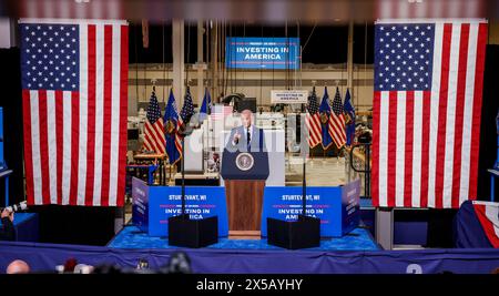 Sturtevant, Usa. Mai 2024. Präsident Joe Biden spricht am Mittwoch, den 8. Mai 2024, am Gateway Technical College in Sturtevant, Wisconsin. Biden kündigte an, dass Microsoft 3,3 Milliarden US-Dollar in die Errichtung eines Zentrums für künstliche Intelligenz im nahe gelegenen Racine, Wisconsin, investieren will. Foto: Tannen Maury/UPI Credit: UPI/Alamy Live News Stockfoto