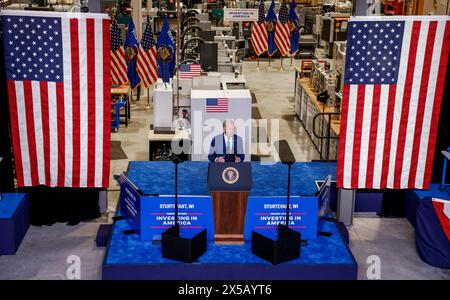 Sturtevant, Usa. Mai 2024. Präsident Joe Biden spricht am Mittwoch, den 8. Mai 2024, am Gateway Technical College in Sturtevant, Wisconsin. Biden kündigte an, dass Microsoft 3,3 Milliarden US-Dollar in die Errichtung eines Zentrums für künstliche Intelligenz im nahe gelegenen Racine, Wisconsin, investieren will. Foto: Tannen Maury/UPI Credit: UPI/Alamy Live News Stockfoto