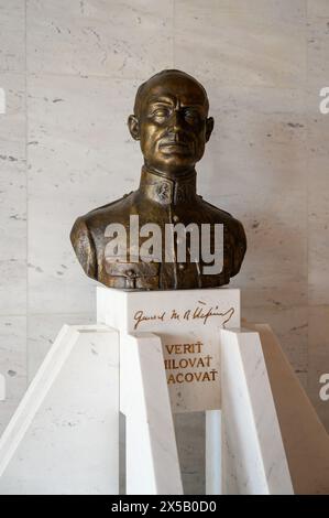 Milan Rastislav Štefánik (1880–1919). Eine Statue im Nationalrat der Slowakischen Republik in Bratislava, Slowakei. Stockfoto