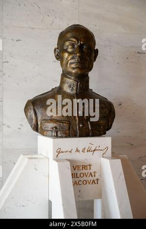 Milan Rastislav Štefánik (1880–1919). Eine Statue im Nationalrat der Slowakischen Republik in Bratislava, Slowakei. Stockfoto