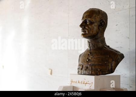 Milan Rastislav Štefánik (1880–1919). Eine Statue im Nationalrat der Slowakischen Republik in Bratislava, Slowakei. Stockfoto