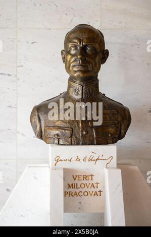 Milan Rastislav Štefánik (1880–1919). Eine Statue im Nationalrat der Slowakischen Republik in Bratislava, Slowakei. Stockfoto