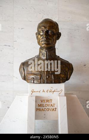 Milan Rastislav Štefánik (1880–1919). Eine Statue im Nationalrat der Slowakischen Republik in Bratislava, Slowakei. Stockfoto