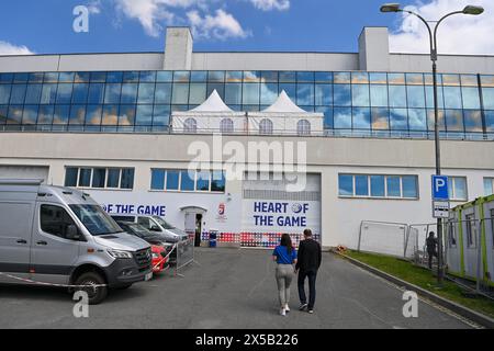 Ostrava, Tschechische Republik. Mai 2024. Ostravar Arena bereit für die Eishockey-Weltmeisterschaft in Ostrava, Tschechien, 8. Mai 2024. Hier sehen Sie den Bereich, in dem Busse mit Spielern zur Arena fahren. Quelle: Jaroslav Ozana/CTK Photo/Alamy Live News Stockfoto