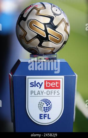 Mai 2024; Weston Homes Stadium, Peterborough, Cambridgeshire, England; League One Play Off Halbfinale, Second Leg Football, Peterborough United gegen Oxford United; EFL Playoff Match Ball Stockfoto