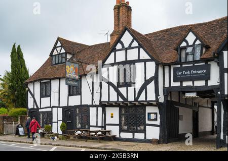 Das Kings Arms Hotel ist ein historisches gasthaus aus dem 14. Jahrhundert. High Street, Old Amersham, Buckinghamshire, England, Großbritannien Stockfoto