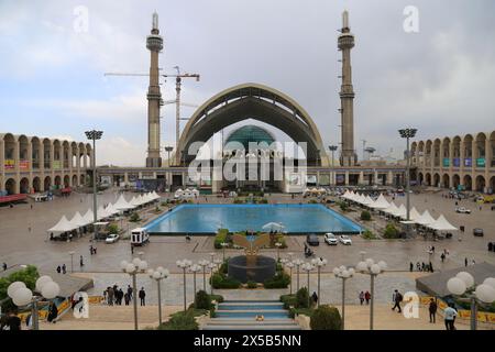 Teheran, Iran. Mai 2024. Eine allgemeine Ansicht der Imam Khomeini Grand Mosalla Moschee von Teheran während der 35. Teheraner Internationalen Buchmesse. Die jährliche Teheraner Buchmesse öffnete am 8. Mai 2024 zum 35. Mal ihre Tore für Besucher in Teheran, Iran. 2.619 Verlage, darunter 60 ausländische Verlage und viele Autoren, nahmen Teil. (Kreditbild: © Rouzbeh Fouladi/ZUMA Press Wire) NUR REDAKTIONELLE VERWENDUNG! Nicht für kommerzielle ZWECKE! Stockfoto
