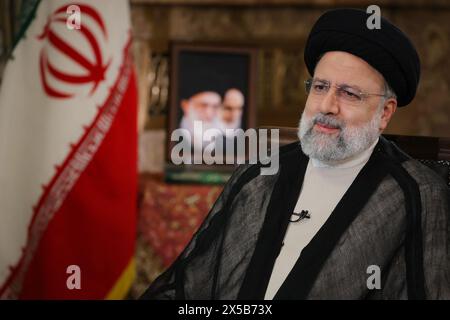 Teheran, Iran. Mai 2024. Der iranische Präsident EBRAHIM RAISI spricht während eines Live-TV-Interviews in Teheran. (Credit Image: © Iranian Presidency via ZUMA Press Wire) NUR REDAKTIONELLE VERWENDUNG! Nicht für kommerzielle ZWECKE! Stockfoto