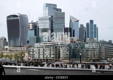 Blick auf die Wolkenkratzer Scalpel Cheesegrater Walkie-Talkie 22 Bishopsgate hohe Gebäude aus mehr London London UK 2024 KATHY DEWITT Stockfoto