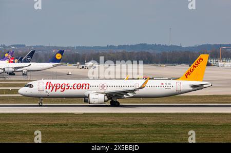 Pegasus Airlines ein Airbus A321-251NX von Pegasus Airlines startete von der Südbahn des Flughafens München. Registrierung des Airbus A321neo TC-RBI. München, Deutschland, 07.04.2023 *** Pegasus Airlines ein Airbus A321 251NX von Pegasus Airlines startet von der Südbahn des Flughafens München Registrierung des Airbus A321neo TC RBI München, 07 04 2023 Stockfoto