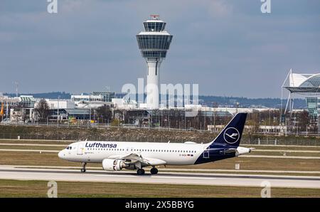 Lufthansa ein Airbus A320-214 von Lufthansa startete von der Südstartbahn des Flughafens München. Registrierung D-AIZA. München, Deutschland, 07.04.2023 *** Lufthansa ein Airbus A320 214 von Lufthansa startet von der Südbahn des Münchner Flughafens Registrierung D AIZA München, Deutschland, 07 04 2023 Stockfoto