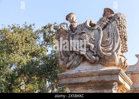 Mdina, Malta - 22. August 2019: Die antike Skulptur am Mdina-Tor, auch bekannt als das Haupttor oder Vilhena-Tor, ist das Haupttor der Festung Stockfoto