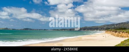 Panoramablick auf Princeton, El Granada und Half Moon Bay vom Half Moon Bay State Beach; Half Moon Bay, Kalifornien, USA Stockfoto