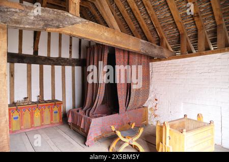 Mittelalterliches Handelshaus mit Fachwerk, an der French Street in Southampton, wo Händler aus Bordeaux, Genua und Venedig Ladungen von Wein und Gewürzen anlandeten. Stockfoto