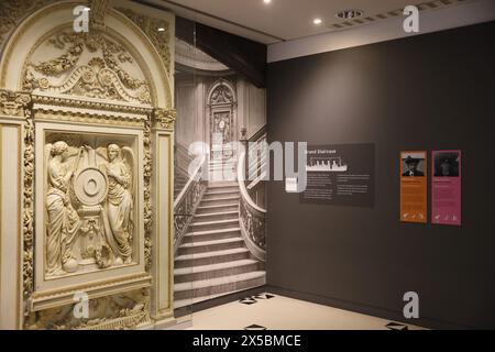 Die Geschichte der unglücklichen Titanic-Reise im SeaCity Museum und wie die Tragödie die Stadt und die Menschen von Southampton in Hampshire, Großbritannien, beeinflusste Stockfoto