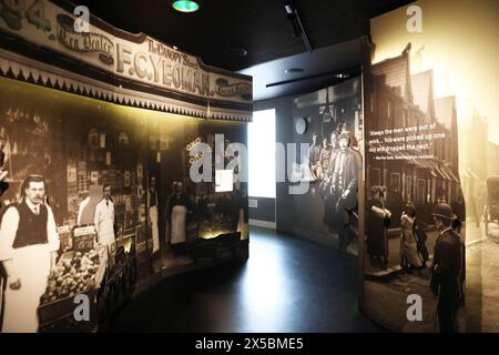 Die Geschichte der unglücklichen Titanic-Reise im SeaCity Museum und wie die Tragödie die Stadt und die Menschen von Southampton in Hampshire, Großbritannien, beeinflusste Stockfoto