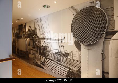 Die Geschichte der unglücklichen Titanic-Reise im SeaCity Museum und wie die Tragödie die Stadt und die Menschen von Southampton in Hampshire, Großbritannien, beeinflusste Stockfoto