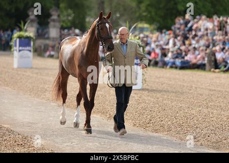 William Levett aus Australien mit Huberthus AC während der ersten Pferdeinspektion bei den Badminton Horse Trials am 8. Mai 2024, Badminton Estate, Vereinigtes Königreich (Foto: Maxime David - MXIMD Pictures) Stockfoto