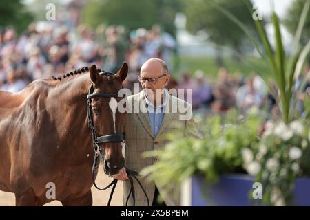 William Levett aus Australien mit Huberthus AC während der ersten Pferdeinspektion bei den Badminton Horse Trials am 8. Mai 2024, Badminton Estate, Vereinigtes Königreich (Foto: Maxime David - MXIMD Pictures) Stockfoto