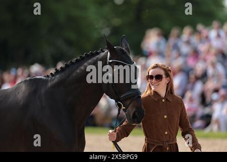 Holly Richardson von Großbritannien mit Bally Louis während der ersten Pferdeinspektion bei den Badminton Horse Trials am 8. Mai 2024, Badminton Estate, Vereinigtes Königreich (Foto: Maxime David - MXIMD Pictures) Stockfoto