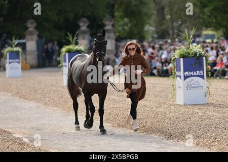 Holly Richardson von Großbritannien mit Bally Louis während der ersten Pferdeinspektion bei den Badminton Horse Trials am 8. Mai 2024, Badminton Estate, Vereinigtes Königreich (Foto: Maxime David - MXIMD Pictures) Stockfoto
