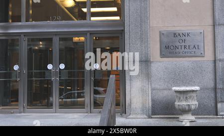 Hauptsitz der Bank of Montreal in der Altstadt von Montreal - MONTREAL, KANADA - 20. APRIL 2024 Stockfoto