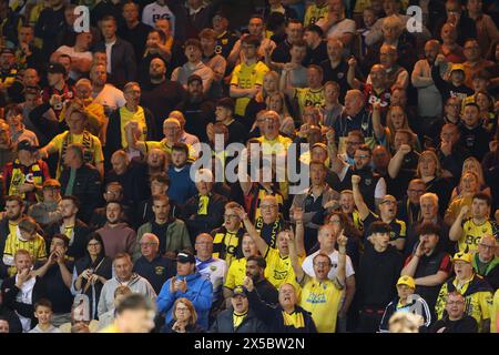 Peterborough, Großbritannien. Mai 2024. Oxford-Fans beim Halbfinalspiel Peterborough United gegen Oxford United EFL League One Play-Off im Weston Homes Stadium, Peterborough, Cambridgeshire, am 8. Mai 2024. Quelle: Paul Marriott/Alamy Live News Stockfoto