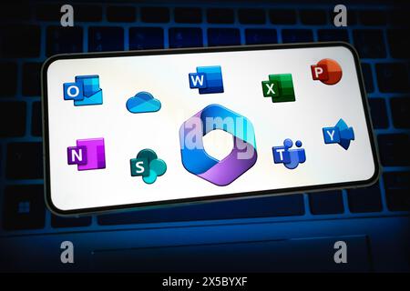 Microsoft Office 365-Software wird auf Mobilgeräten angezeigt Stockfoto