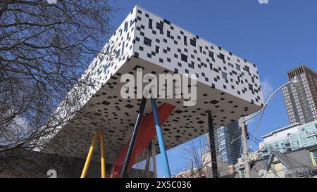 OCAD Canadas größte Kunst- und Designuniversität in Toronto - TORONTO, KANADA - 15. APRIL 2024 Stockfoto