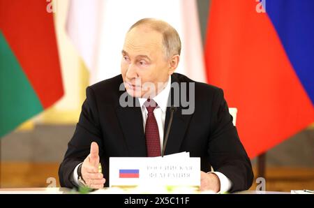 Moskau, Russland. Mai 2024. Der russische Präsident Wladimir Putin hält auf der Sitzung des Obersten Eurasischen Wirtschaftsrates am 8. Mai 2024 im Großen Kreml-Palast in Moskau, Russland, eine Rede. Das Treffen fällt mit dem zehnten Jahrestag der Unterzeichnung des Vertrags über die Eurasische Wirtschaftsunion zusammen. Quelle: Alexander Kazakov/Kreml Pool/Alamy Live News Stockfoto