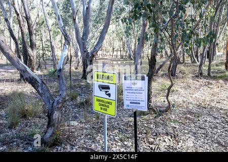 Warnung vor Hubschrauberabfeuerungen von Wildtieren zur Schädlingsbekämpfung im Turon National Park, New South Wales, Australien Stockfoto