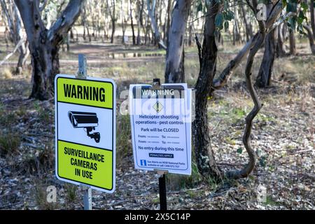 Warnung vor Hubschrauberabfeuerungen von Wildtieren zur Schädlingsbekämpfung im Turon National Park, New South Wales, Australien Stockfoto