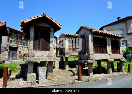 Erhöhter Speicher in Paredes, Leiro, Ourense, Spanien Stockfoto